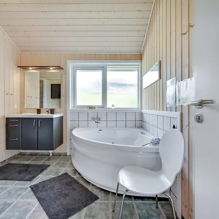 Semesterbostad Asvalde - 150m From The Sea By Interhome